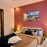 Sunrise Bay - Frontline Sea Views 아파트