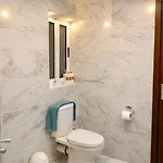 Sunrise Bay - Frontline Sea Views 아파트