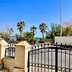 Sunrise Bay - Frontline Sea Views 아파트 *