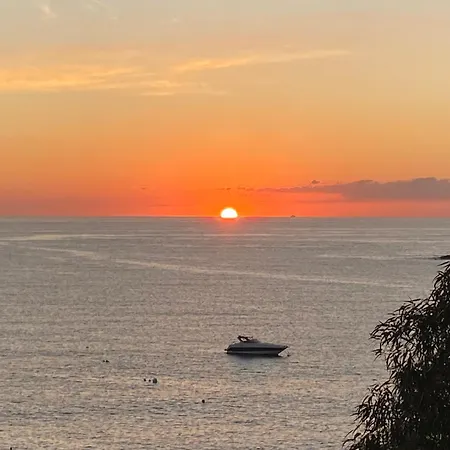 Sunrise Bay - Frontline Sea Views Lejlighed