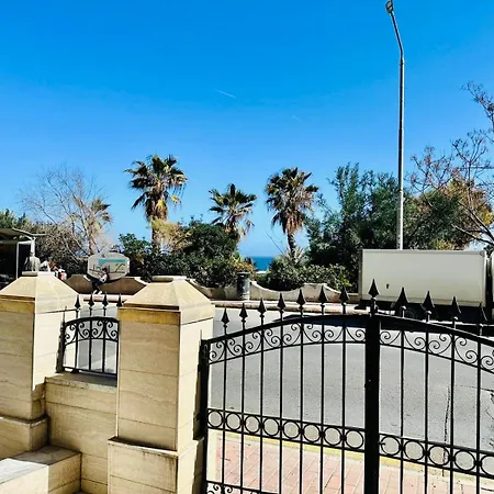 Sunrise Bay - Frontline Sea Views Lejlighed *