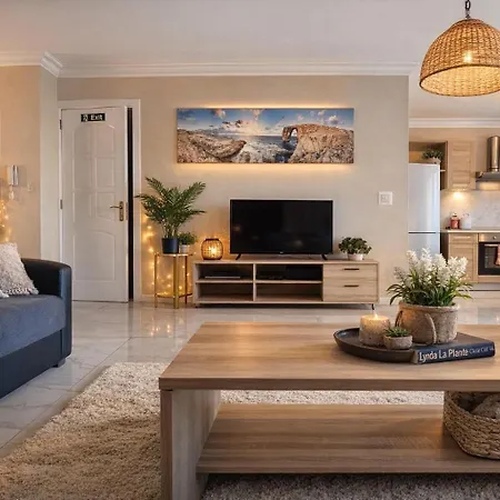 Sunrise Bay - Frontline Sea Views Lejlighed *