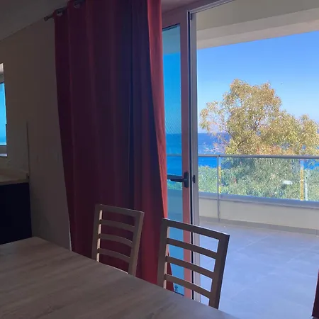 Апартаменты Sunrise Bay - Frontline Sea Views
