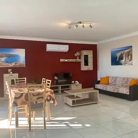 Апартаменты Sunrise Bay - Frontline Sea Views